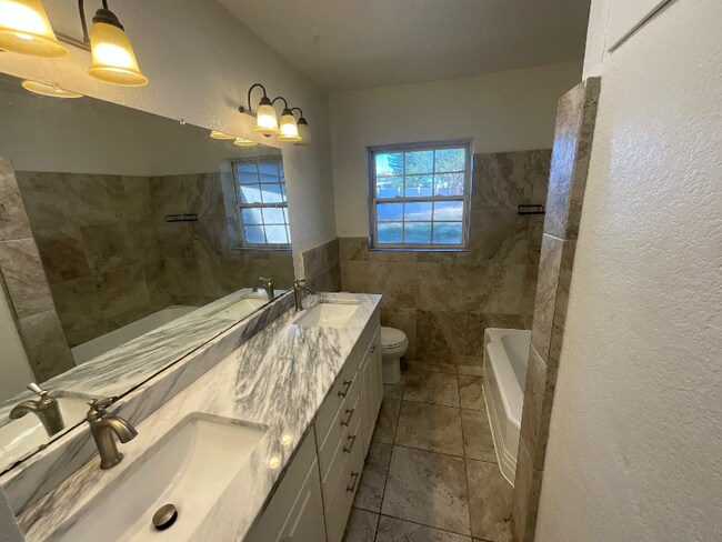 Foto del edificio - 381 11th Ave SW