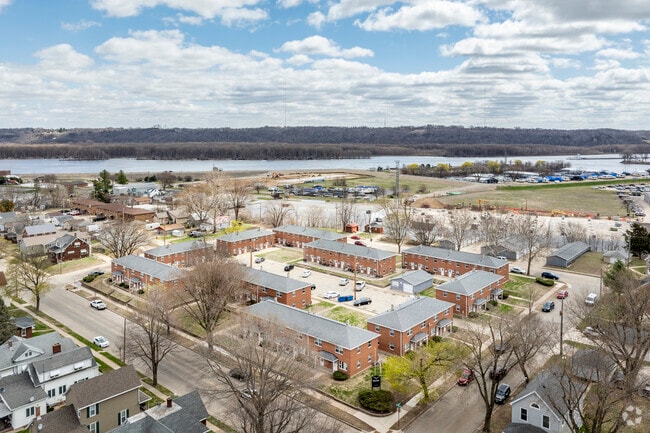 Aerial Context - Eagle Point Townhomes