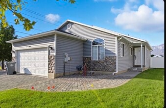 Building Photo - 909-1520 1520 N Cir