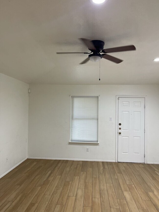 Foto del edificio - 8111 Sanford St