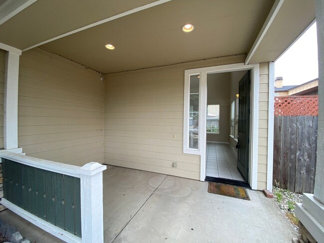 Foto del edificio - 3 Bedroom Home in SW Santa Rosa