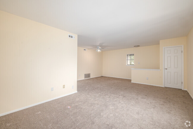 2BD, 1BA - 845SF - Living Room - Dining Room - Whistlewood Commons