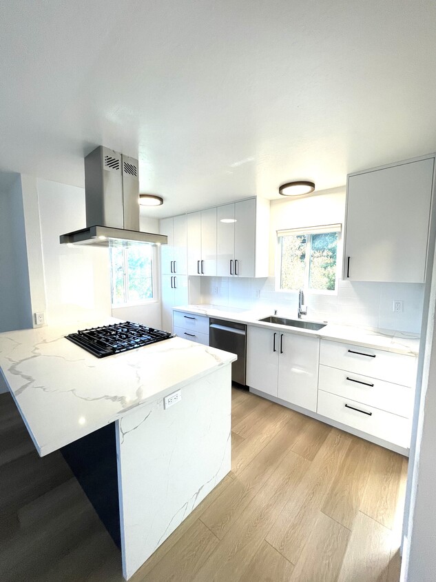 Kitchen - 239 Corte Madera Ave
