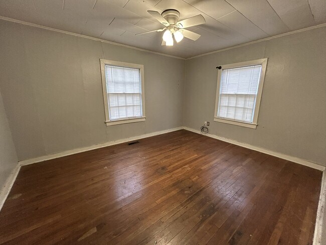 Foto del edificio - 955 N Curtis Ave