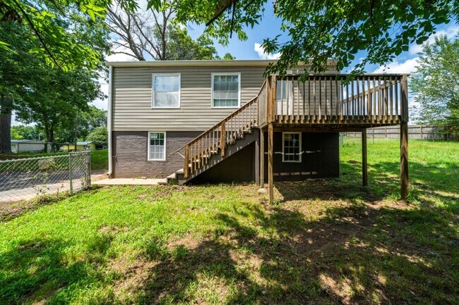 Foto del edificio - Charming 3-Bedroom Home in a Quiet, Convenient Neighborhood!