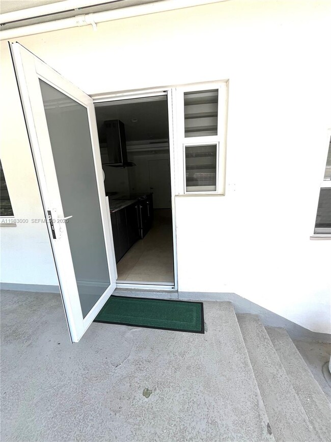 Foto del edificio - 10190 Collins Ave