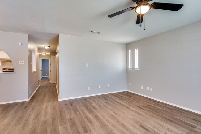 Foto del edificio - WANTED: Fresh & Newly Renovated Duplex • R...