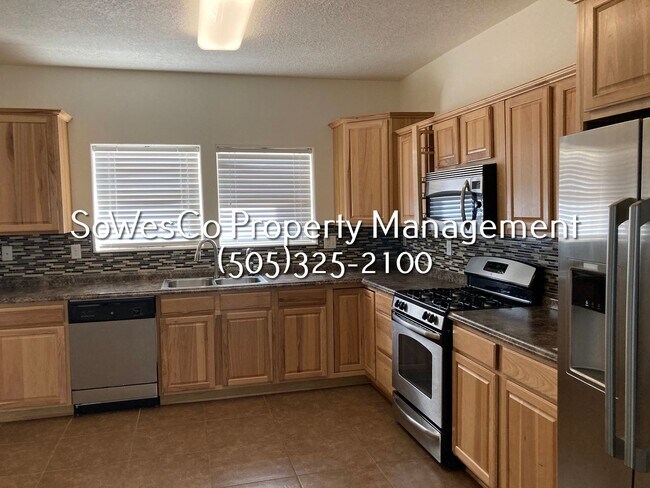Foto del edificio - Beautiful Newer 3 Bedroom Home w/ Garage