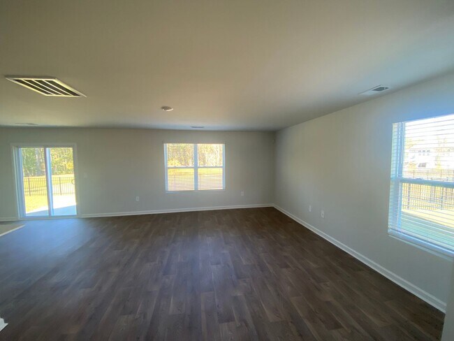 Building Photo - APRIL SPECIAL!!! $500 SECURITY DEPOSIT WIT...