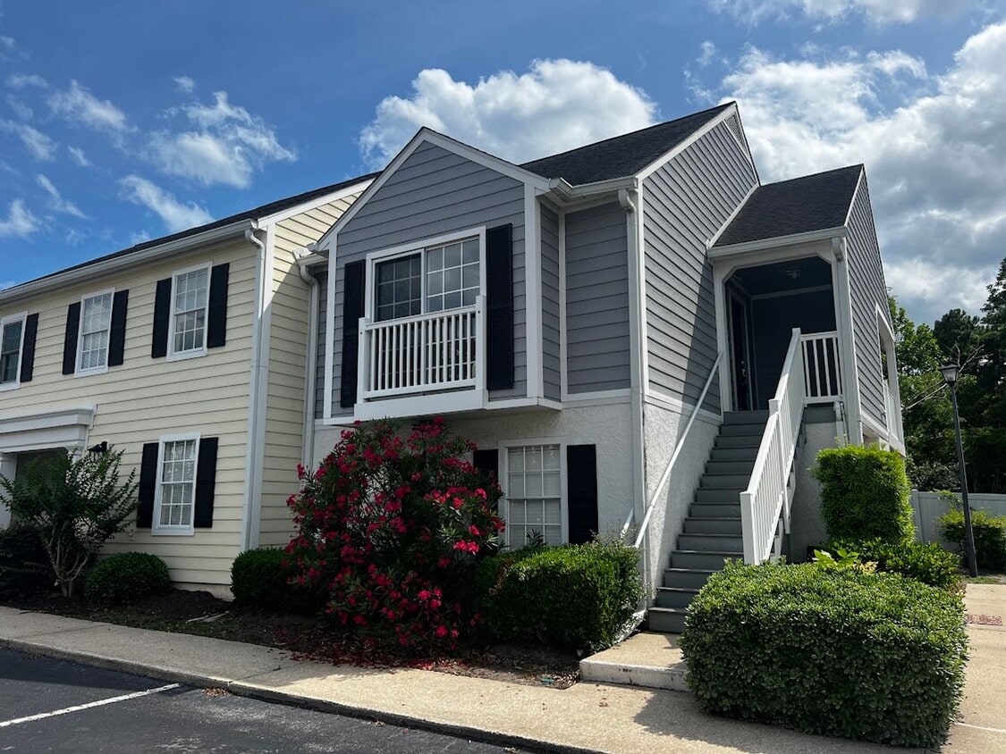 Primary Photo - Totally Renovated and a Walk to the Beach!