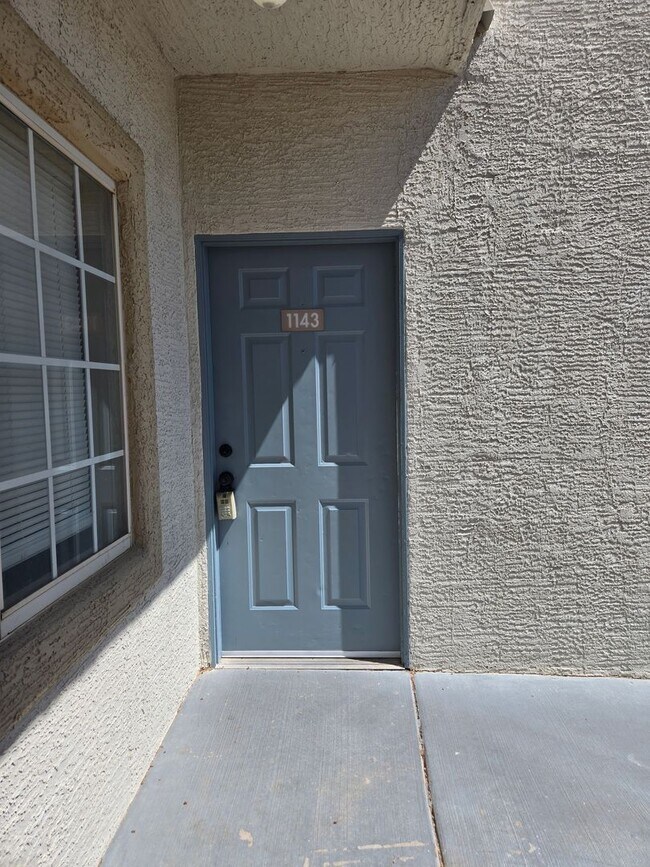 Foto del edificio - A Fabulous 2 Bedroom Downstairs Condo Cent...
