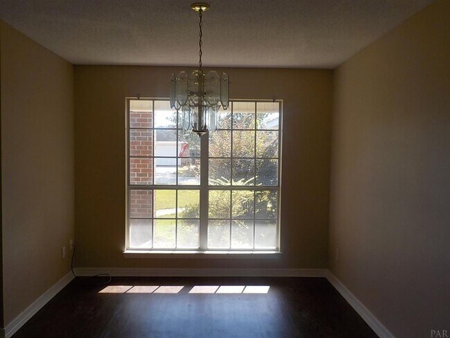 Building Photo - Great 4 Bedroom in Pace