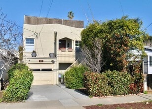 Building Photo - 525 9th Ave