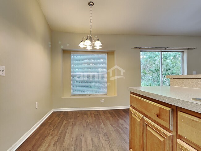 Building Photo - 4735 Roundview Court