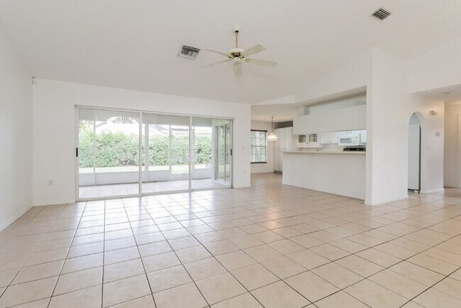 Building Photo - "Charming 3-Bed, 2-Bath Home in Hudson, FL...