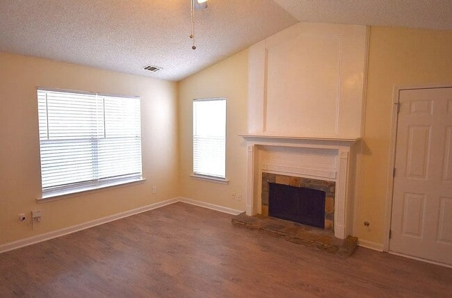 Foto del edificio - 1323 N Hampton Dr