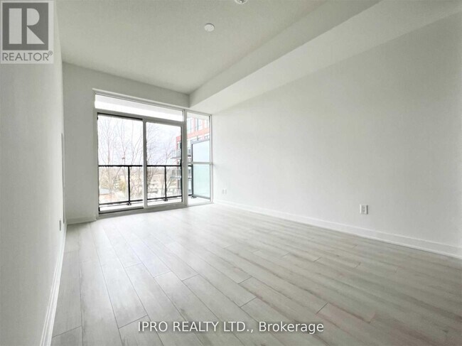 Photo du bâtiment - 681-681 Yonge St