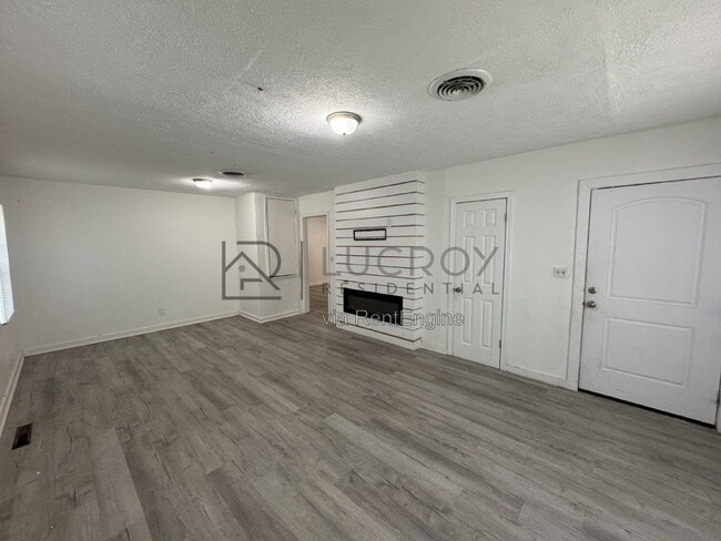 Building Photo - 556 Woodward Ave
