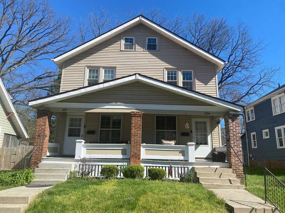 Primary Photo - 232 E Longview Ave