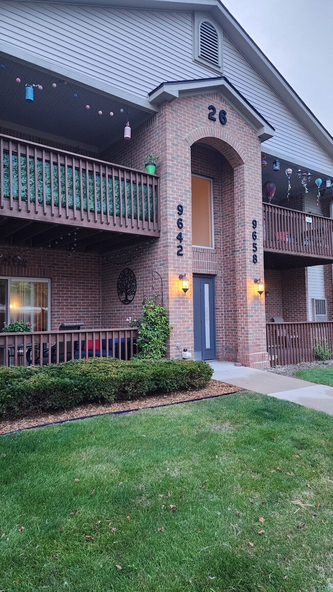 Entry - 9654 Sawgrass Ct