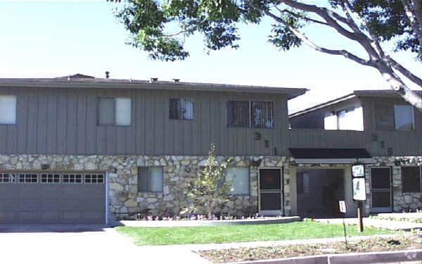 Building Photo - Kenwood Village