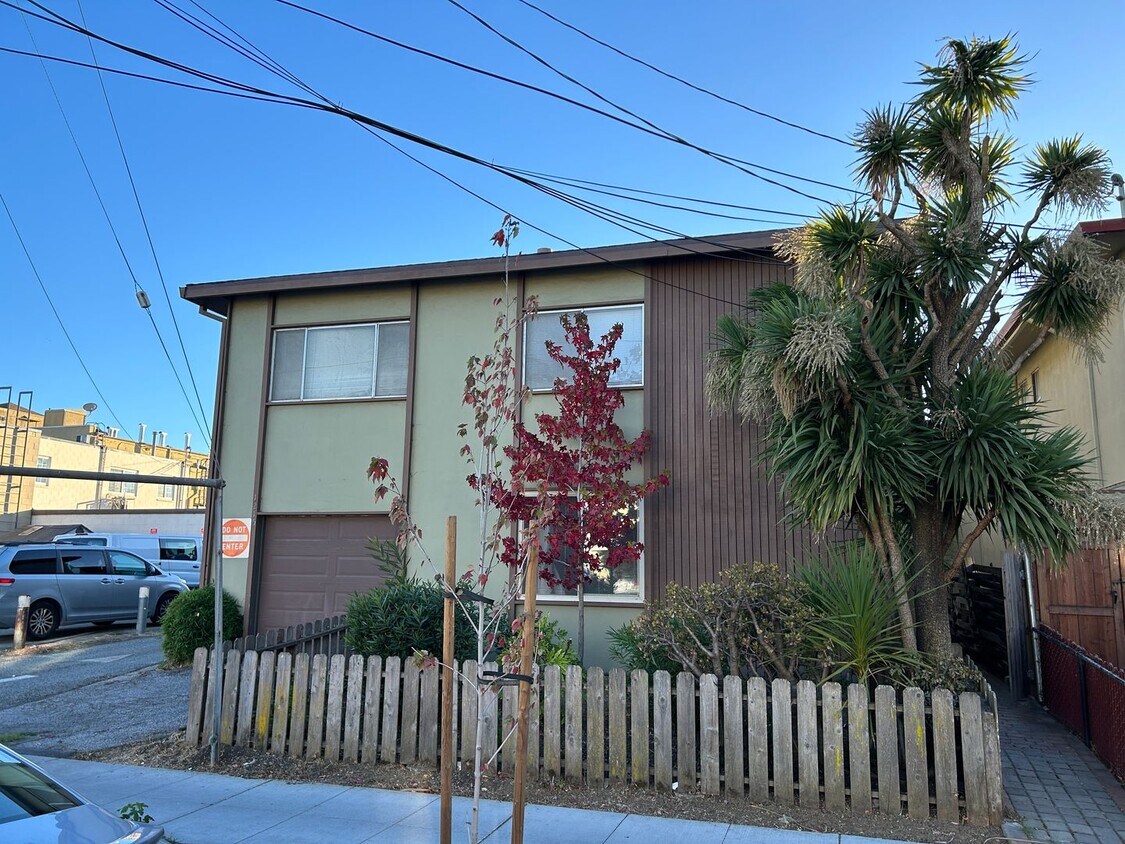 Foto principal - 1215 Laguna Ave