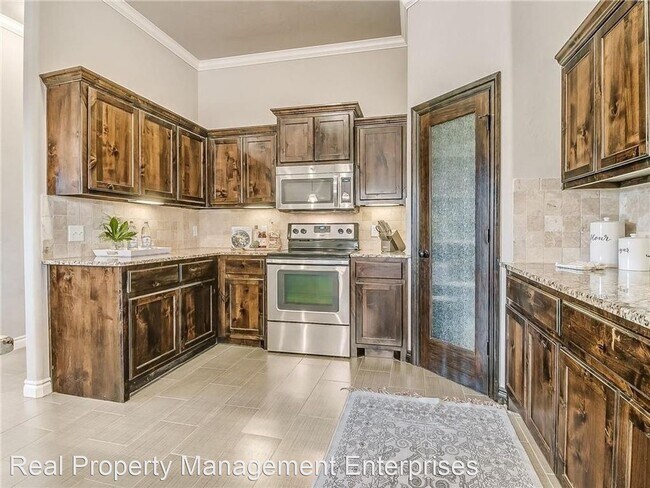 Building Photo - 3 br, 2 bath House - 2417 NW 194th Terr