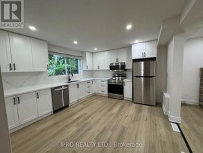 Building Photo - 2069 Thornlea Dr