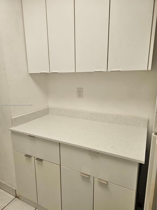 Foto del edificio - 605 NW 72nd Ave