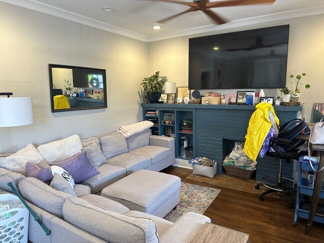 Building Photo - 2 Bedroom / 2 Bathroom Single Family Home ...