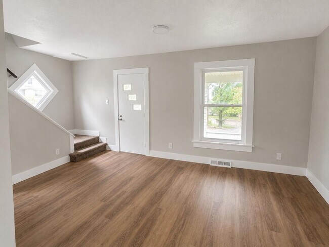Building Photo - 4-Bedroom Home for Rent in Akron – Only $1,500!