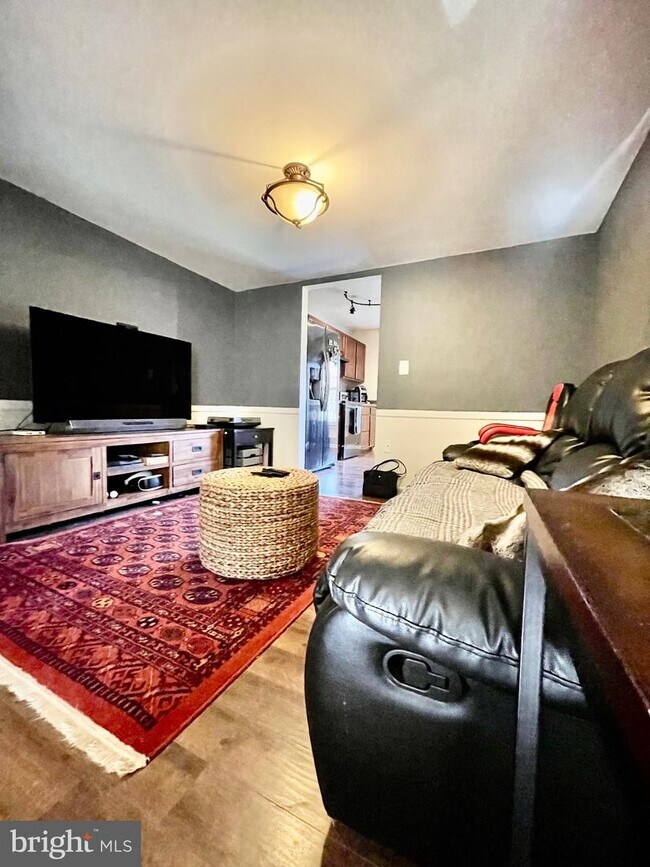 Foto del edificio - 347 Elderwood Ct