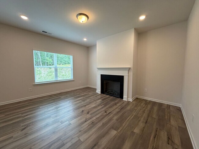 Building Photo - Brand New 3/2.5 House in West Rome- $1,995