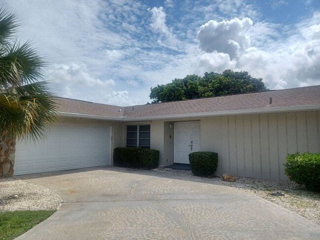Building Photo - Coming Soon: Spacious, Newly Remodeled  3 bedroom, 2 bathroom screened lanai GREAT LOCATION