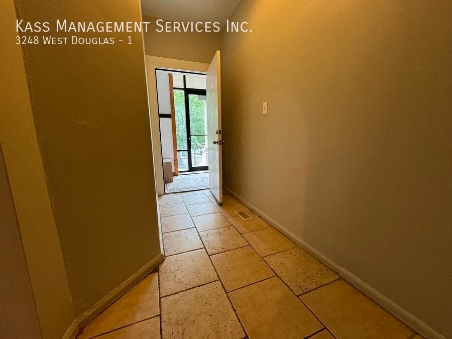 Douglas Boulevard, Spacious 4 bed 2 bath,... - Douglas Boulevard,  Spacious 4 bed 2 bath,...