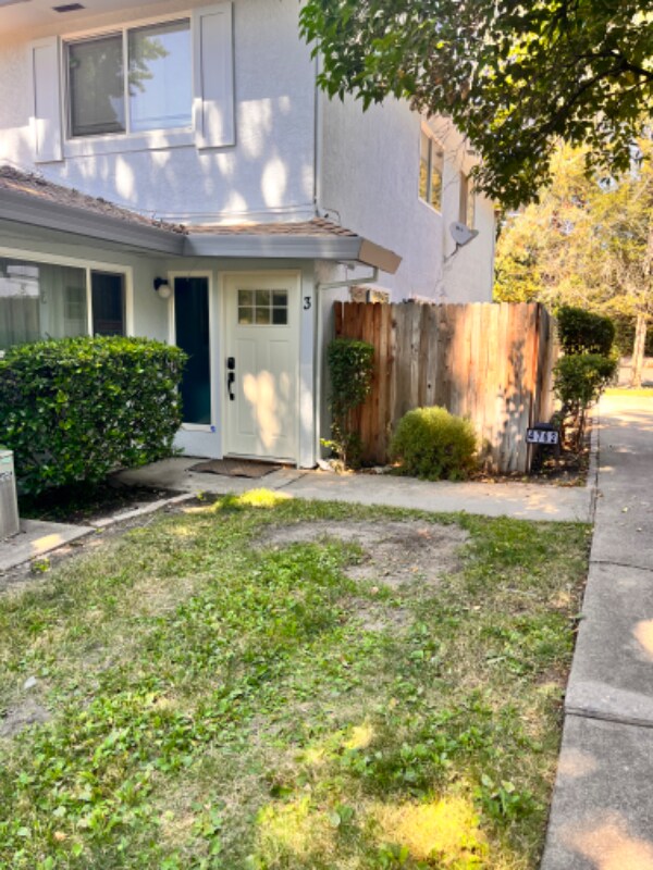 4762 Greenholme Dr Unit Apt 3, Sacramento, CA 95842 Condo for Rent in Sacramento, CA