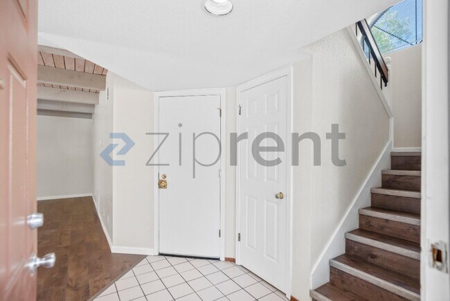 Building Photo - 1225 Oak Hill Ct
