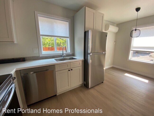 Building Photo - 2 br, 1 bath House - 2648 SE 107th Ave #B