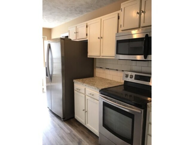 Foto del edificio - 330 Nettletree Lane, Fayetteville, NC 28301