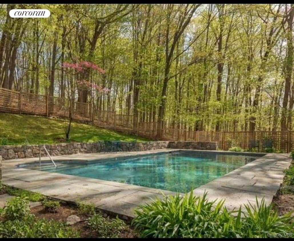 Primary Photo - 318 Titicus Rd