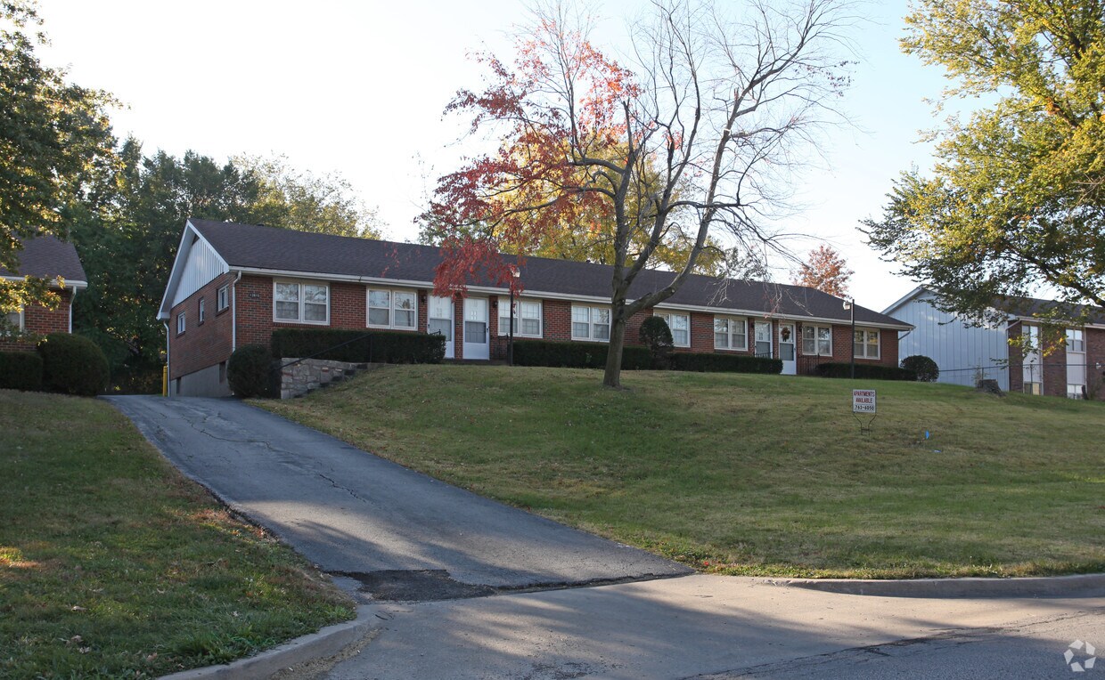 1261112615 Blue Ridge Blvd, Grandview, MO 64030 Apartments Grandview