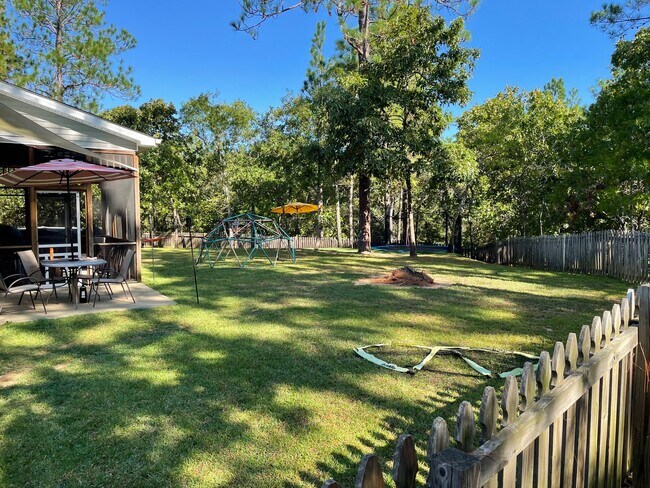 Building Photo - 4 Bedroom 3.5 Bath Home in Carolina Lakes!