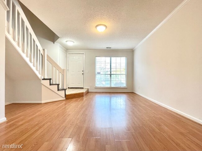 Building Photo - 2 br, 1.5 bath Townhome - 6103 Windsor Gat...