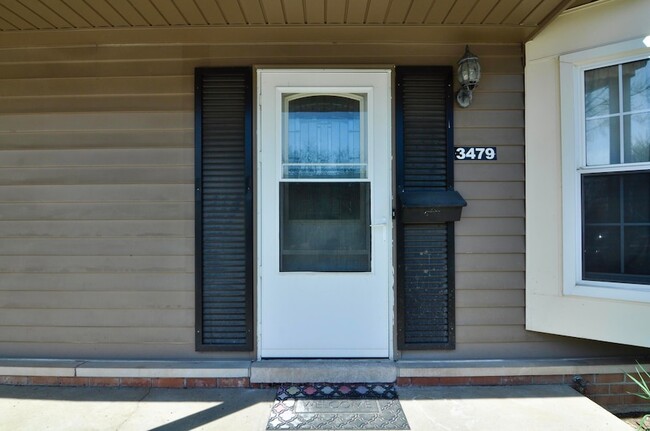 Building Photo - 3479 Burbank Dr