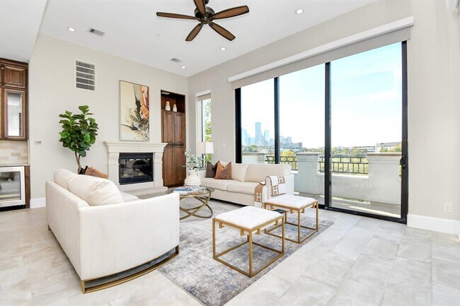 Foto del edificio - 631 N Live Oak St