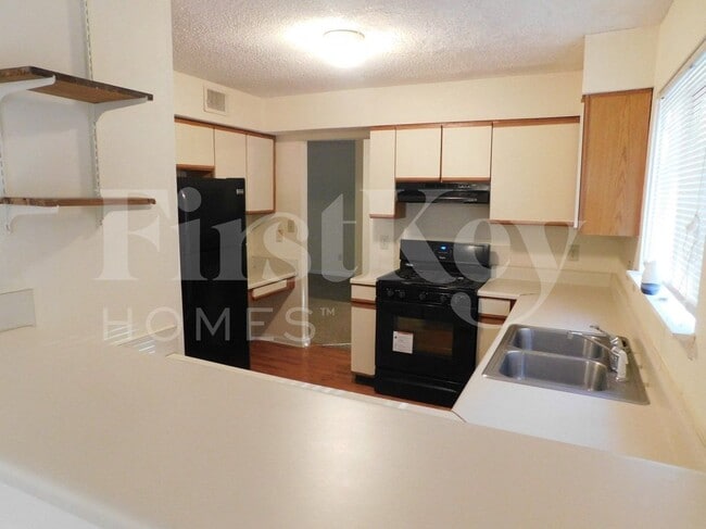 Building Photo - 3931 Springleaf Dr