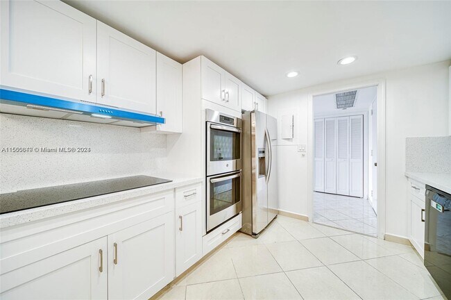 Foto del edificio - 1800 NE 114th St