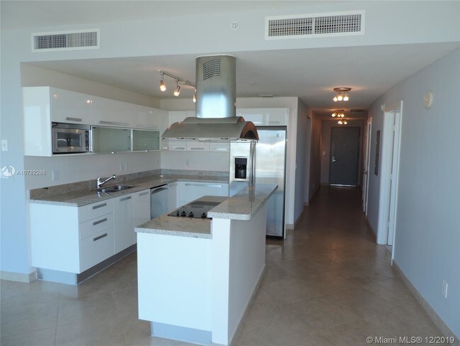 Foto del edificio - 601 NE 36th St