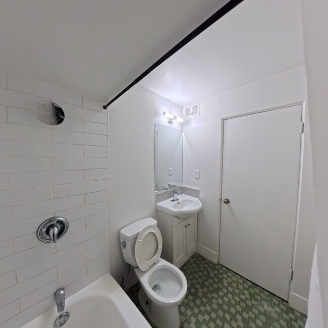 Photo du bâtiment - 1540 Haro St