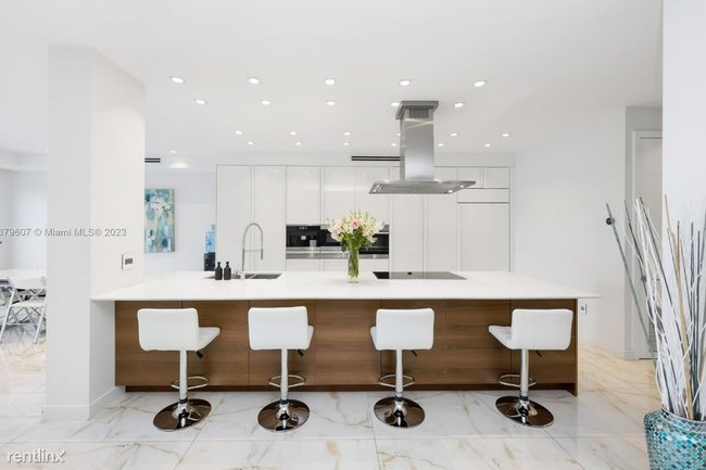 Foto del edificio - 4 br, 5 bath House - 20745 NE 32nd Pl
